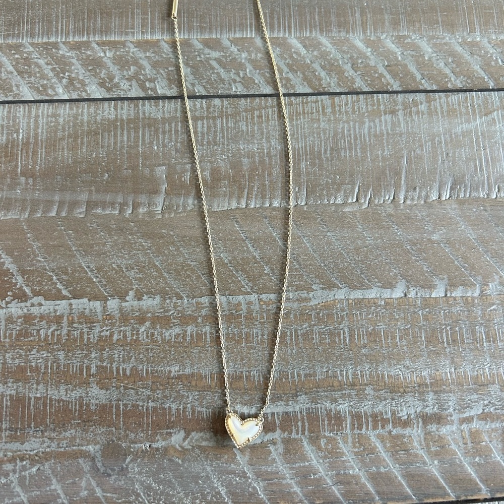 EUC preowned Kendra Scott necklace